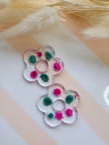Pampilles fleur en résine – Fleurs pompons fuchsia & bleu turquoise 3,5 cm