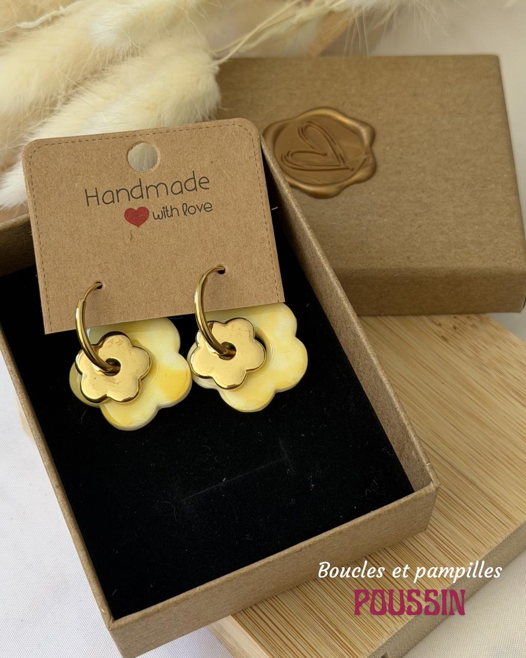 Boucles créoles dorées, fleurs jaunes soleil