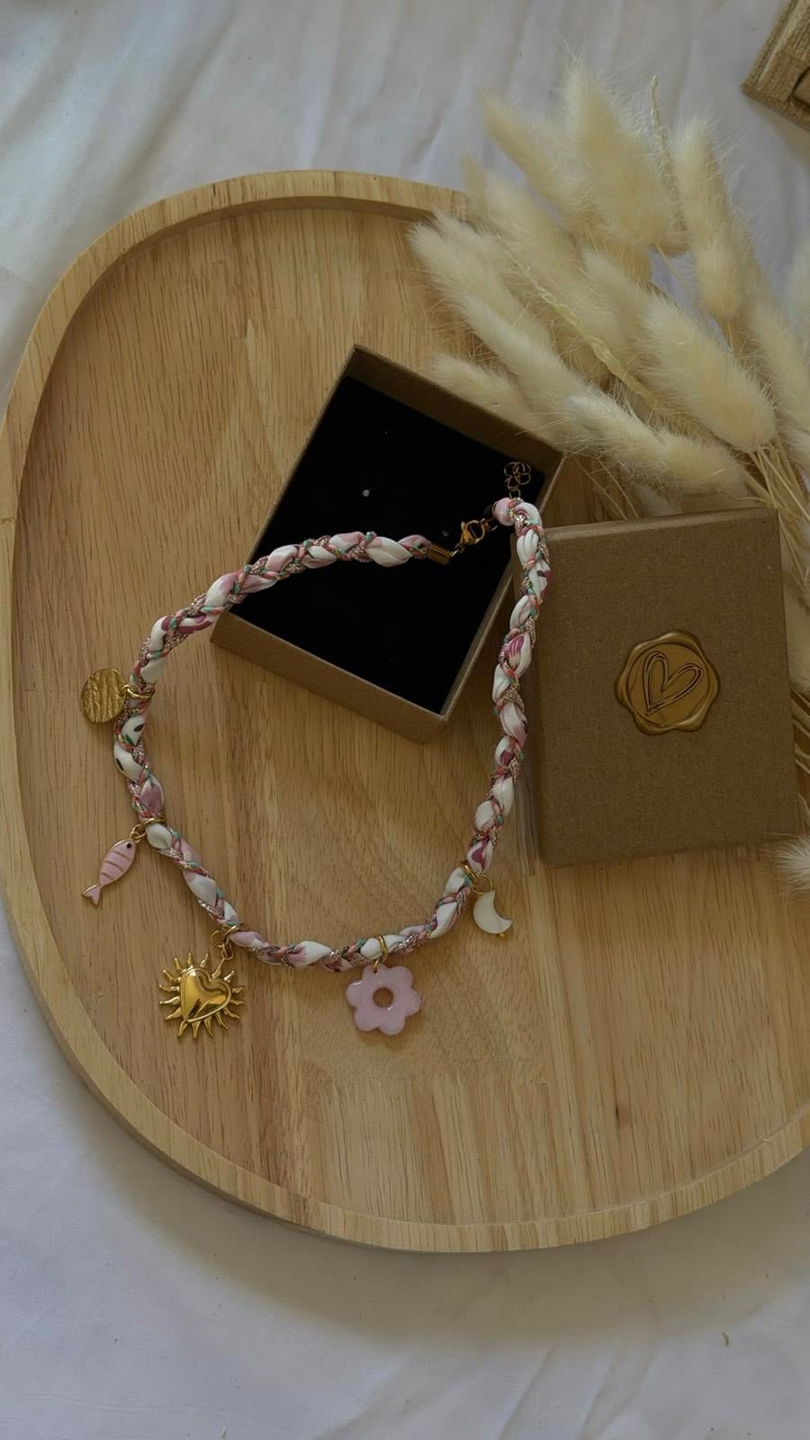 Collier Tissu Floral Rose – Pampilles & Breloques – 40 cm